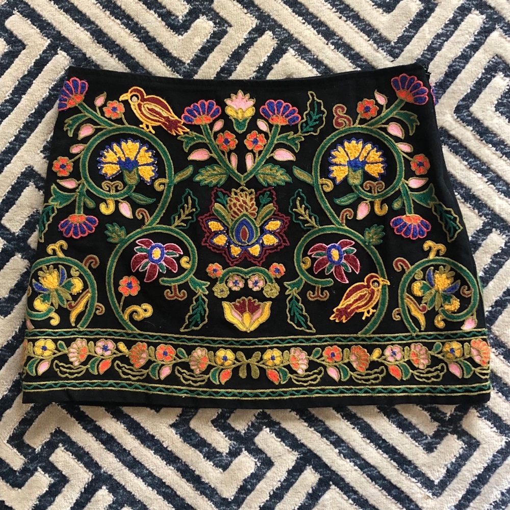 ZARA embroidered mini skirt (xs)